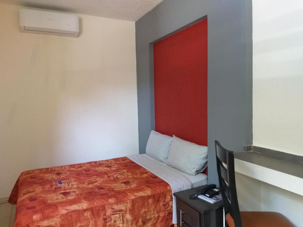 גואדלחארה Hotel Jorge Alejandro מראה חיצוני תמונה
