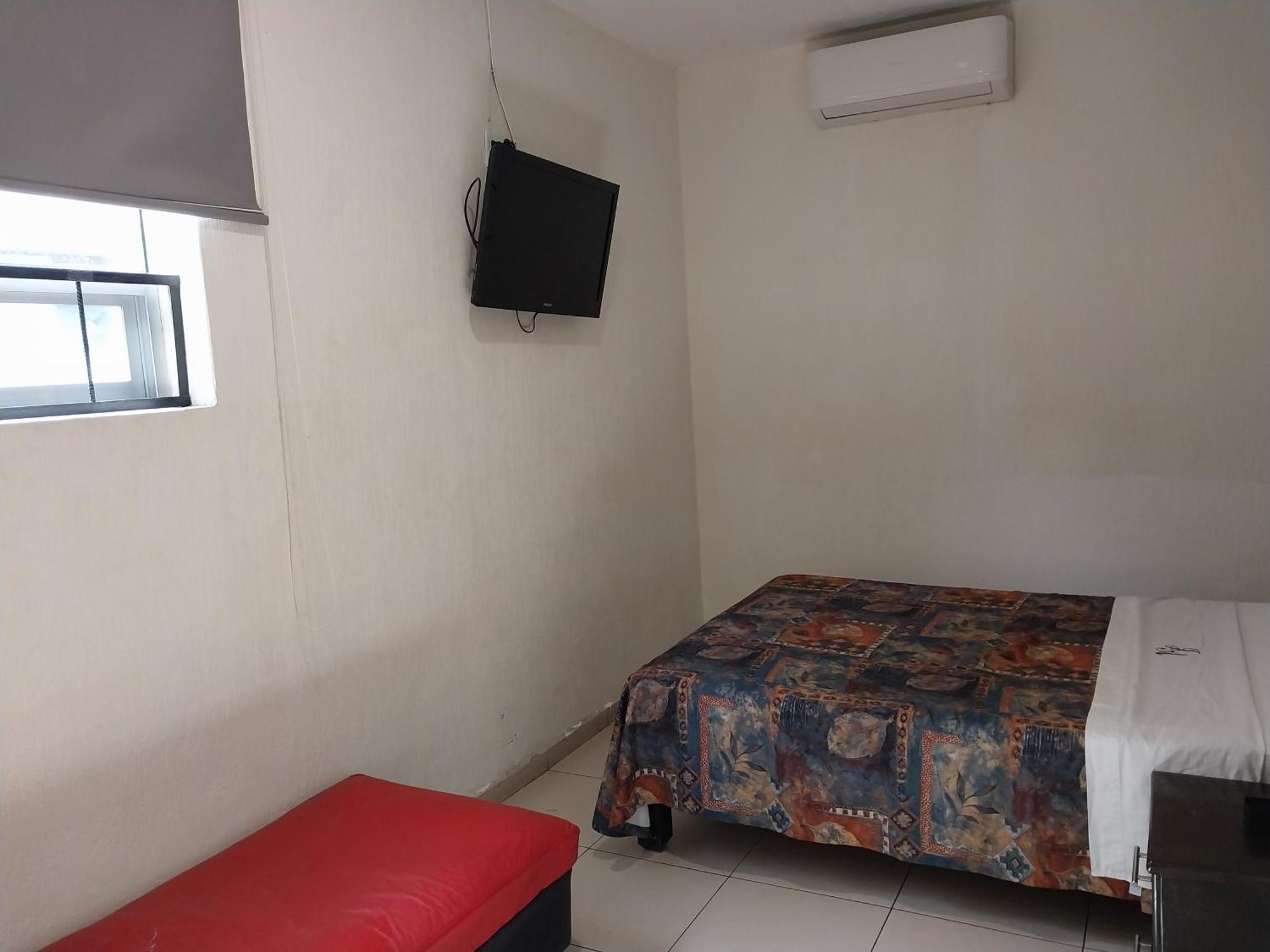 גואדלחארה Hotel Jorge Alejandro מראה חיצוני תמונה