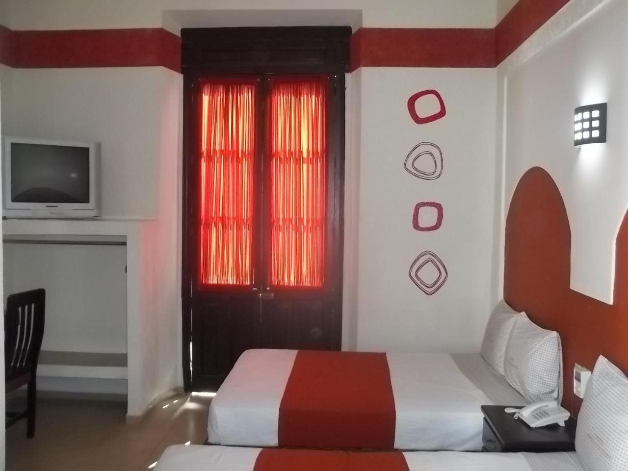 גואדלחארה Hotel Jorge Alejandro מראה חיצוני תמונה
